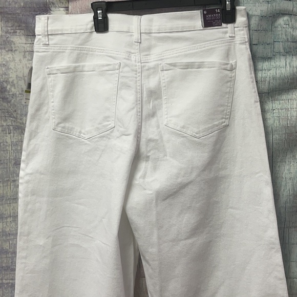 Brand new Woman’s Gloria Vanderbilt jeans. - Picture 10 of 16